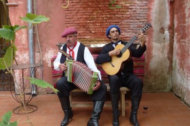 Singers in Areco